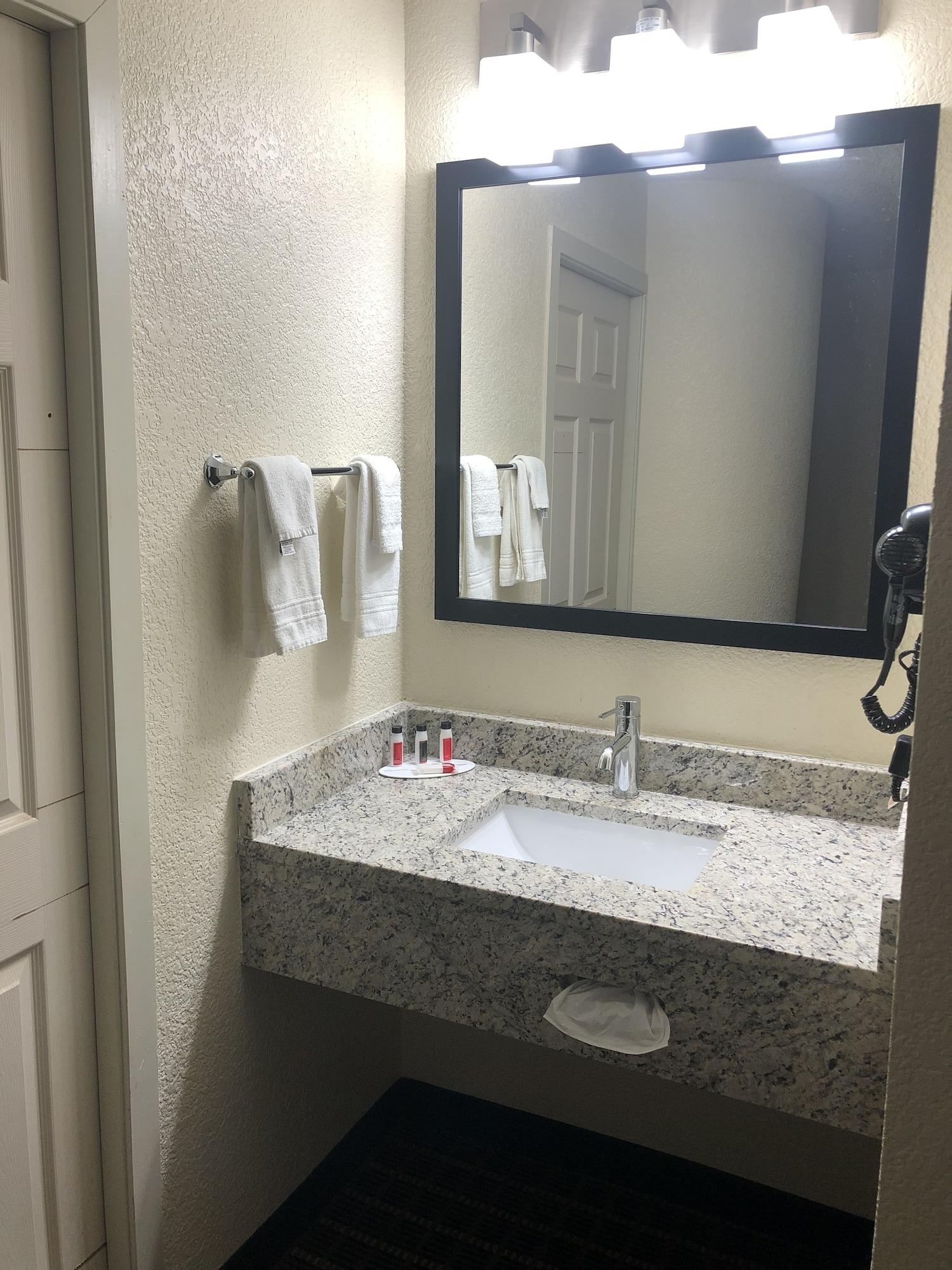Baymont Inn & Suites By Wyndham Mukwonago Zewnętrze zdjęcie