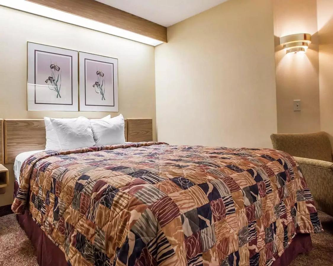Baymont Inn & Suites By Wyndham Mukwonago Zewnętrze zdjęcie